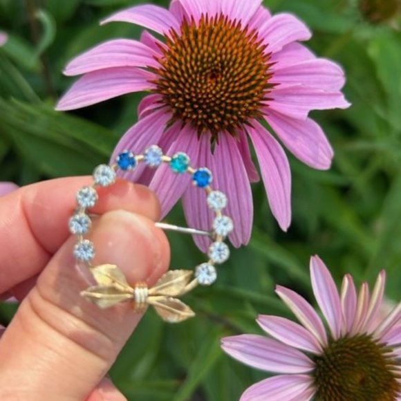 KREMENTZ Gold Circle Wreath Rhinestone - VTG BROOCH - Picture 1 of 7